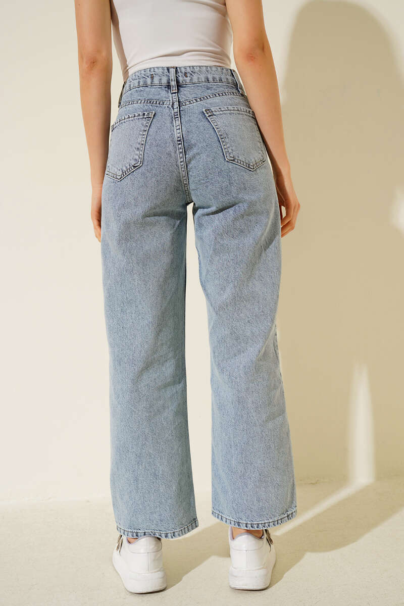 https://cdn.pazarium.com.tr/dalga-sira-tasli-bol-paca-kot-pantolon-acik-kar-739464-18-B.jpg