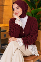 https://www.pazarium.com.tr/dantel-detayli-kollari-buzgulu-triko-hirka-bordo-830902-20-B.jpg