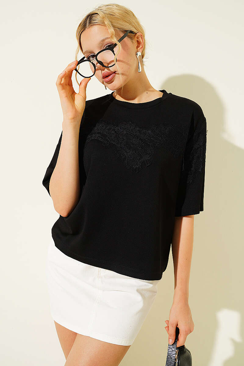 https://cdn.pazarium.com.tr/dantel-detayli-loysa-t-shirt-siyah-790054-19-B.jpg