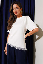 Dantel Detaylı Yan Yırtmaçlı T-shirt