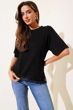 https://cdn.pazarium.com.tr/dantel-detayli-yan-yirtmacli-t-shirt-siyah-783535-19-B.jpg