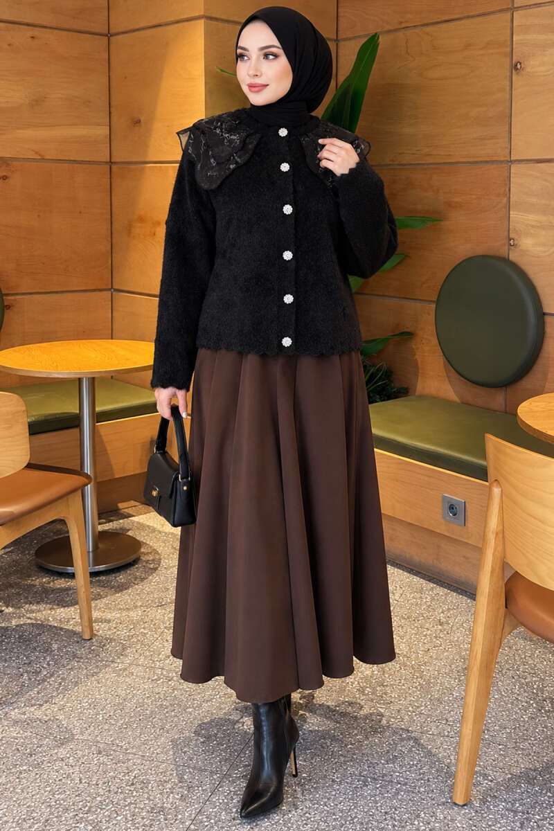 https://cdn.pazarium.com.tr/dantel-yaka-dugmeli-sakalli-hirka-siyah-835980-20-B.jpg