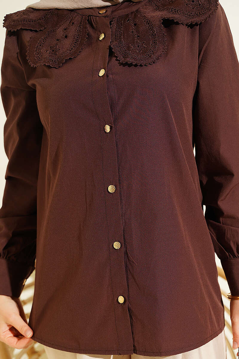 https://cdn.pazarium.com.tr/dantelli-bebe-yakali-poplin-gomlek-kahve-795129-19-B.jpg