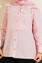 https://cdn.pazarium.com.tr/dantelli-bebe-yakali-poplin-gomlek-pembe-795147-19-B.jpg