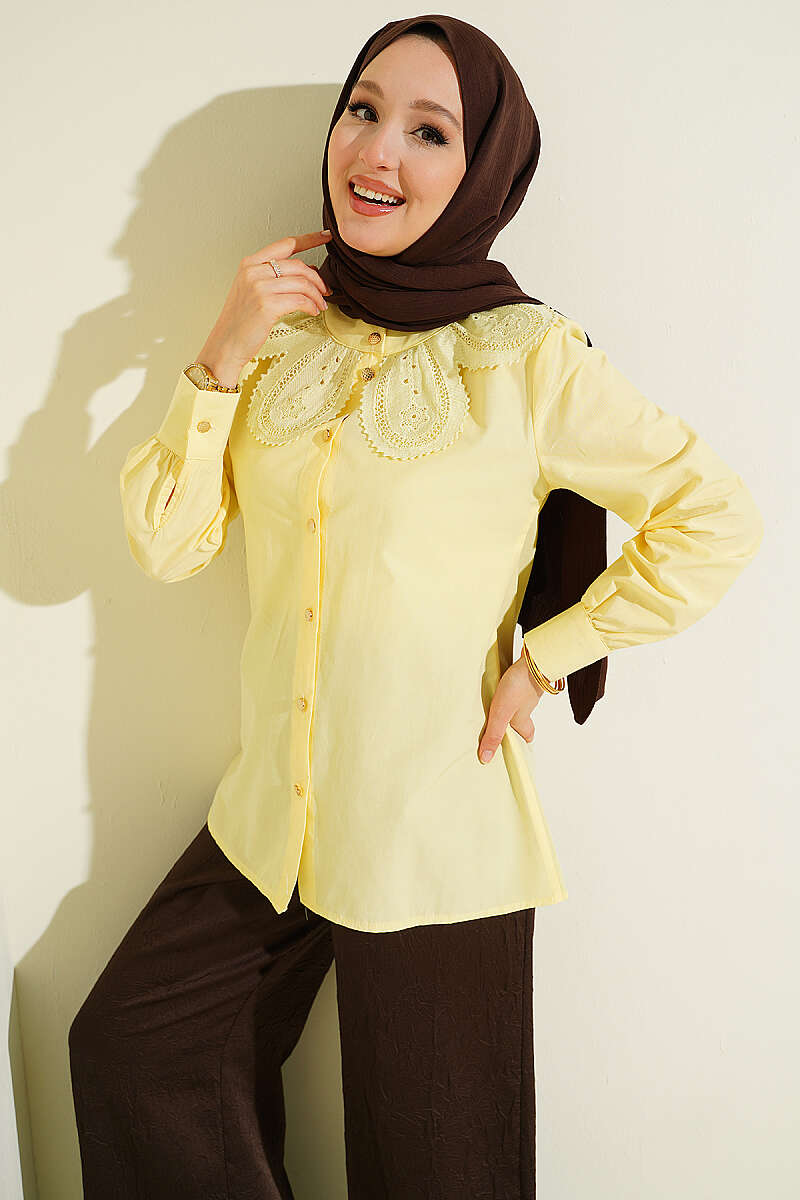 https://cdn.pazarium.com.tr/dantelli-bebe-yakali-poplin-gomlek-sari-795111-19-B.jpg