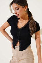 Dantelli Detaylı V Yaka Crop Siyah