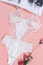https://cdn.pazarium.com.tr/dantelli-ip-askili-bodysuit-beyaz-pudra-637302-15-B.jpg