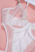 https://cdn.pazarium.com.tr/dantelli-ip-askili-bodysuit-beyaz-pudra-637303-15-B.jpg