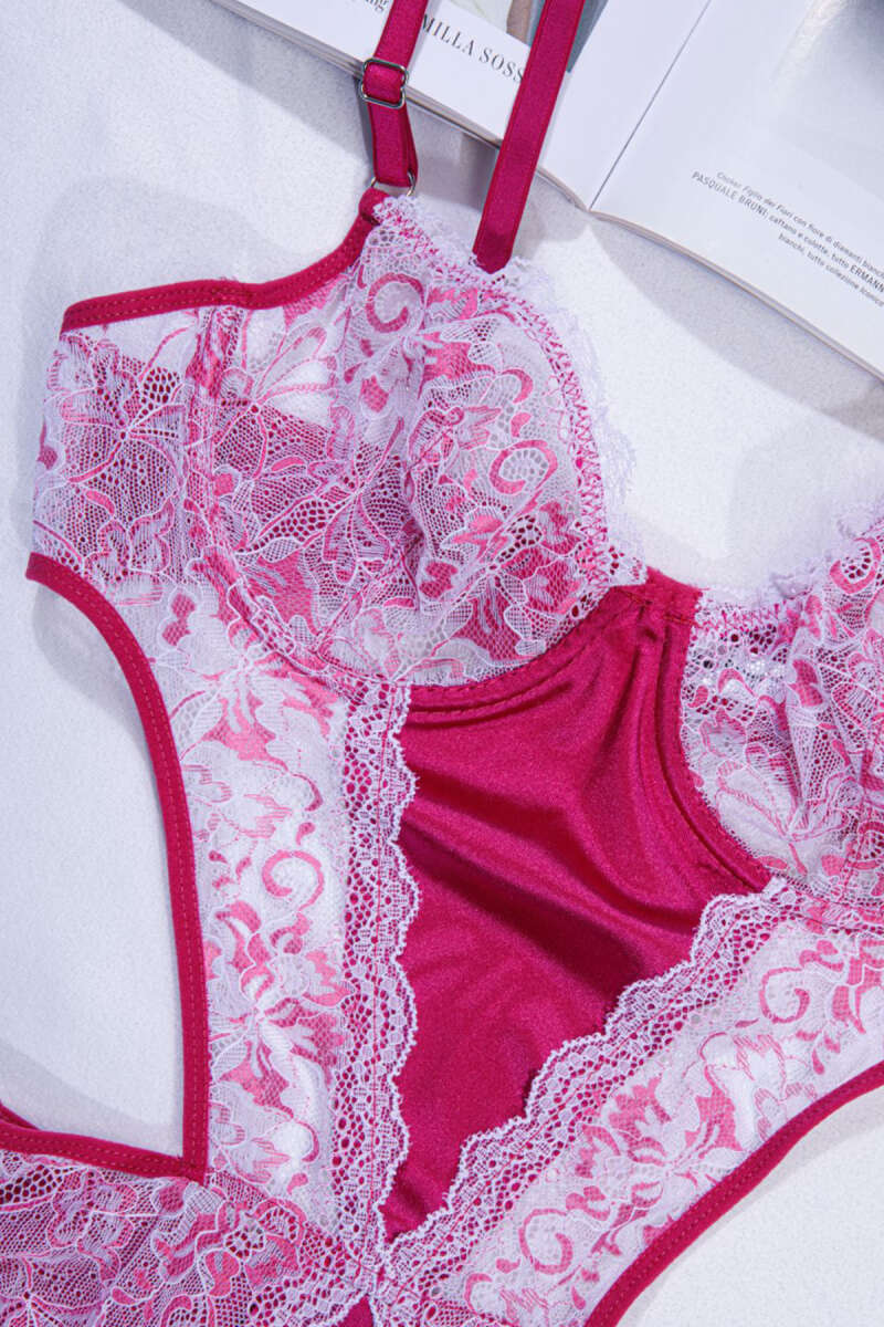 https://cdn.pazarium.com.tr/dantelli-ip-askili-bodysuit-fusya-beyaz-637297-15-B.jpg