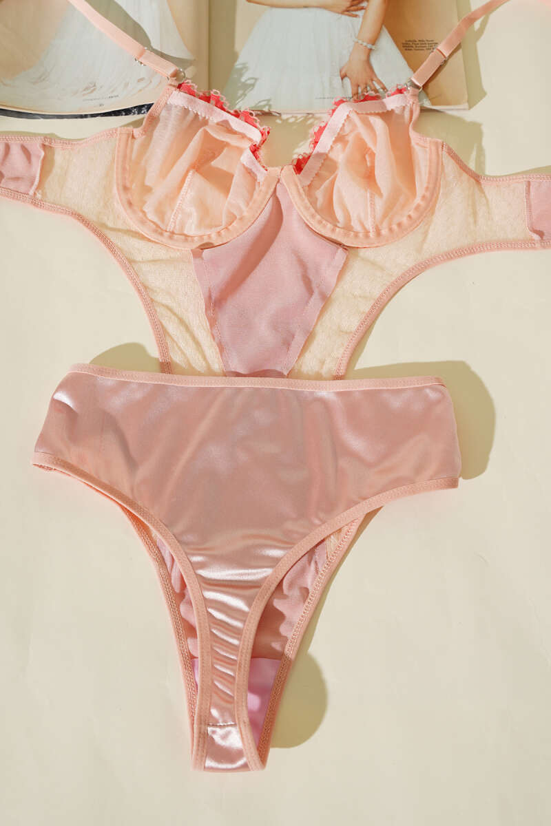 https://cdn.pazarium.com.tr/dantelli-ip-askili-bodysuit-somon-638058-15-B.jpg