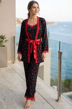 https://cdn.pazarium.com.tr/dantelli-sabahlikli-3lu-pijama-takimi-siyah-800001-19-B.jpg