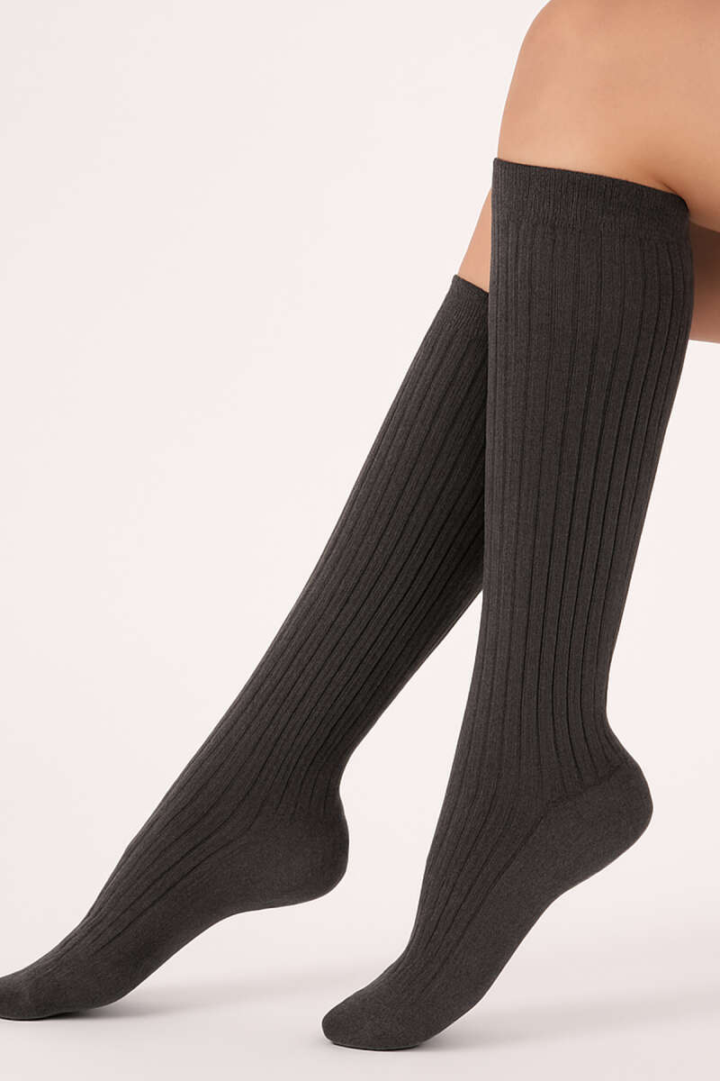 https://cdn.pazarium.com.tr/daymod-rib-fitilli-dizalti-corap-dark-gray-688242-16-B.jpg