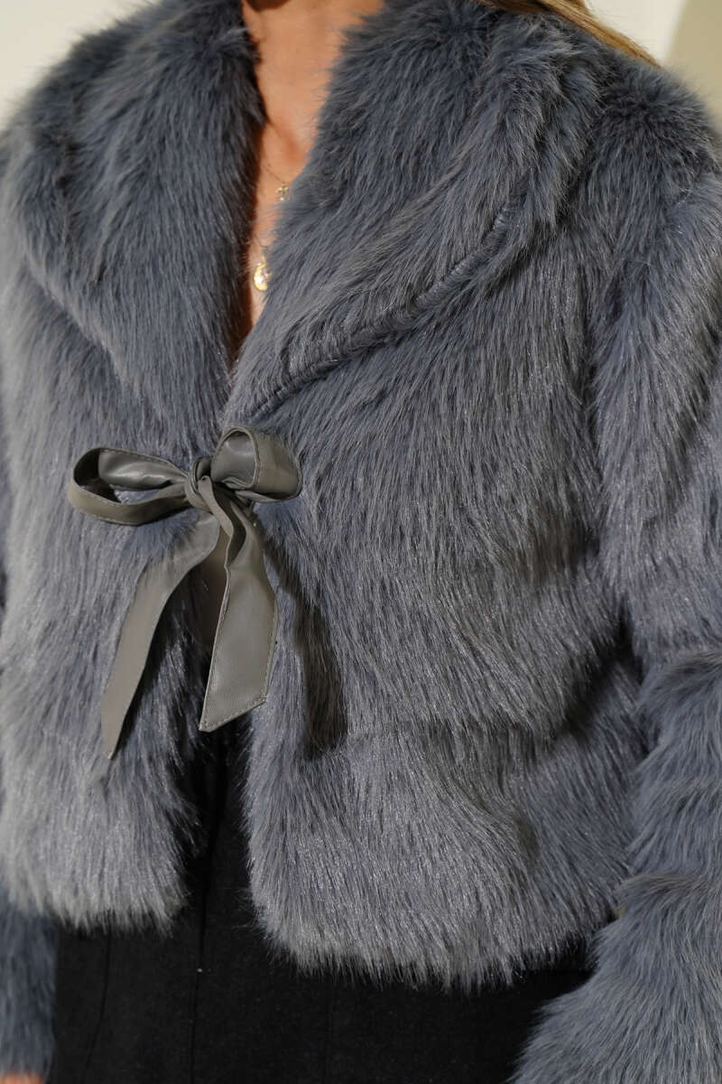 https://cdn.pazarium.com.tr/deri-fiyonk-detayli-kurk-mont-gri-679576-16-B.jpg