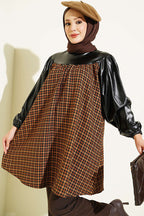 https://cdn.pazarium.com.tr/deri-garnili-kazayagi-desenli-tunik-camel-818515-20-B.jpg