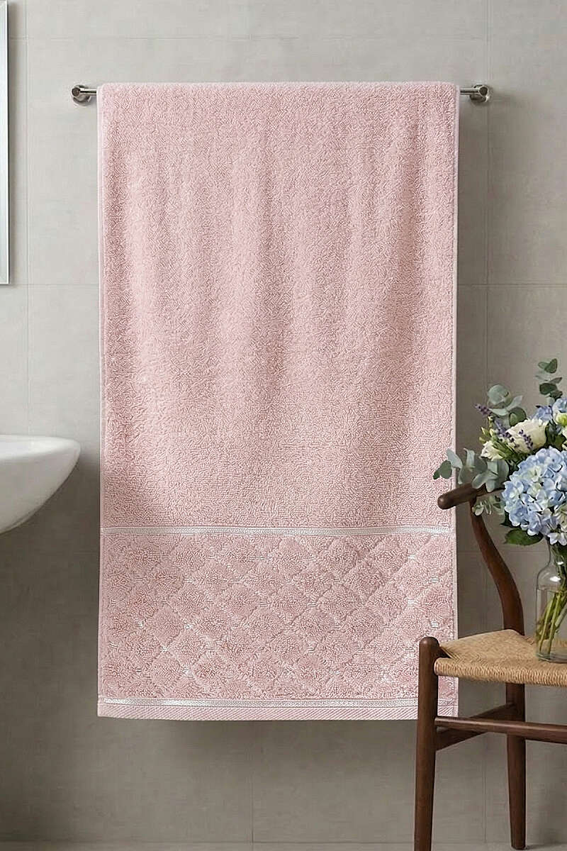 Desen Detaylı Şerit Geçişli Banyo Havlusu Yavru Ağzı
