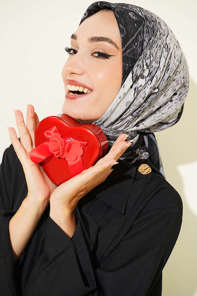 https://cdn.pazarium.com.tr/desenli-ayda-bambu-kras-esarp-siyah-810787-20-B.jpg