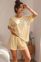 https://cdn.pazarium.com.tr/desenli-bisiklet-yaka-sortlu-pijama-takimi-sari-802214-19-B.jpg