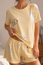 https://cdn.pazarium.com.tr/desenli-bisiklet-yaka-sortlu-pijama-takimi-sari-802215-19-B.jpg