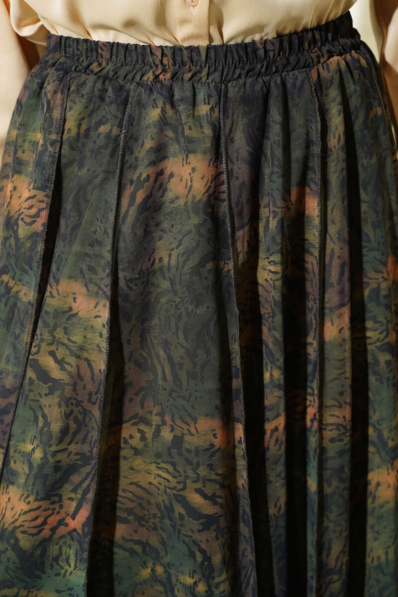 https://cdn.pazarium.com.tr/desenli-dikisli-asimetrik-sifon-etek-haki-738620-18-B.jpg