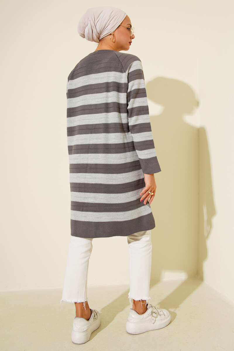 Desenli Düğme Detaylı Triko Hırka