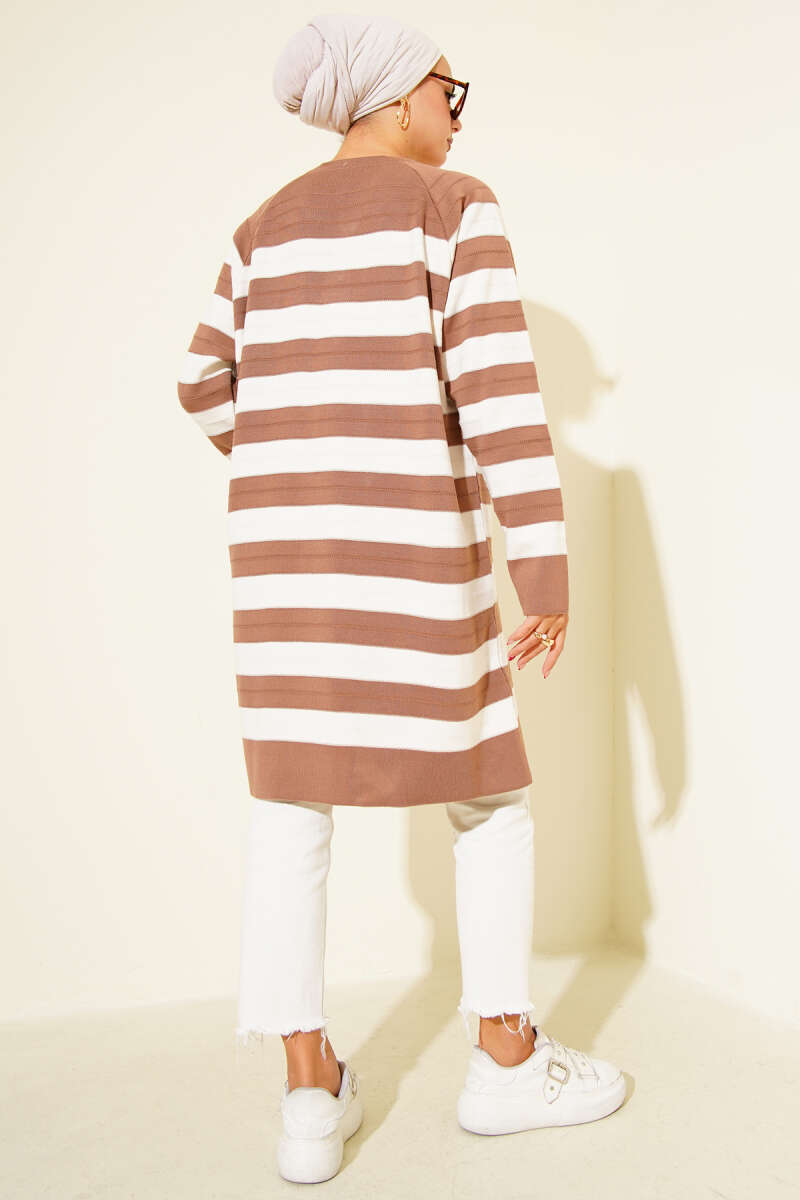 Desenli Düğme Detaylı Triko Hırka