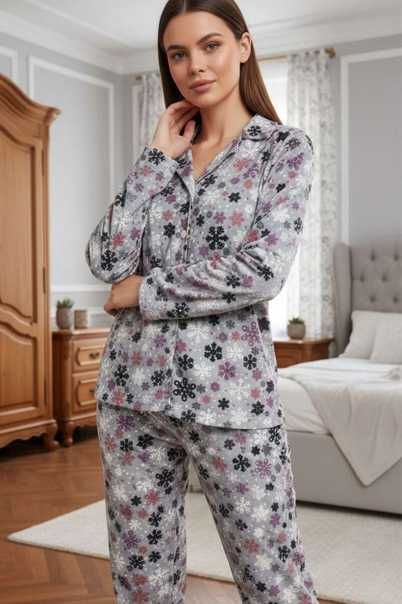 https://cdn.pazarium.com.tr/desenli-dugmeli-suet-pijama-takimi-gri-716015-17-B.jpg