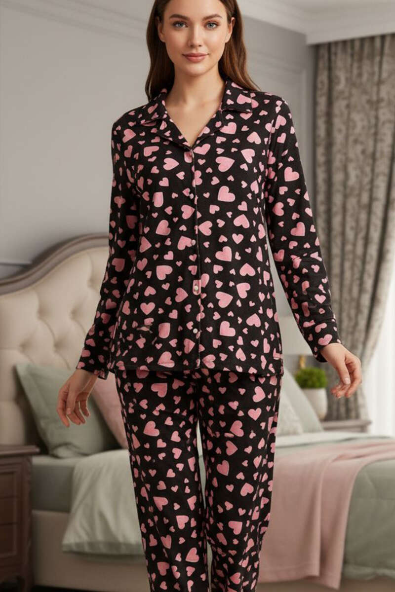 https://cdn.pazarium.com.tr/desenli-dugmeli-suet-pijama-takimi-siyah-pudra-715999-17-B.jpg