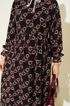 https://cdn.pazarium.com.tr/desenli-kurdele-detayli-sifon-elbise-bordo-817871-20-B.jpg
