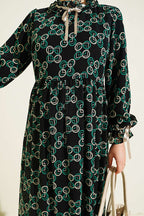 https://cdn.pazarium.com.tr/desenli-kurdele-detayli-sifon-elbise-yesil-817883-20-B.jpg