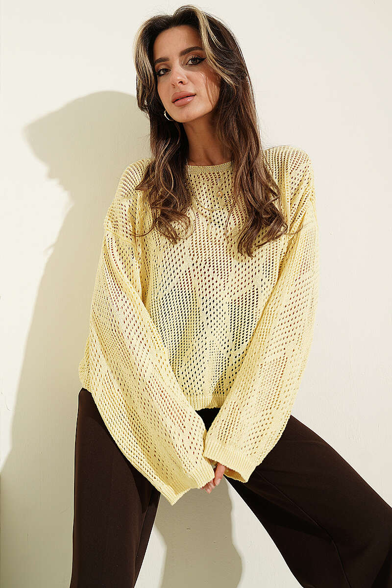 https://cdn.pazarium.com.tr/desenli-oversize-ajur-triko-kazak-sari-761788-18-B.jpg