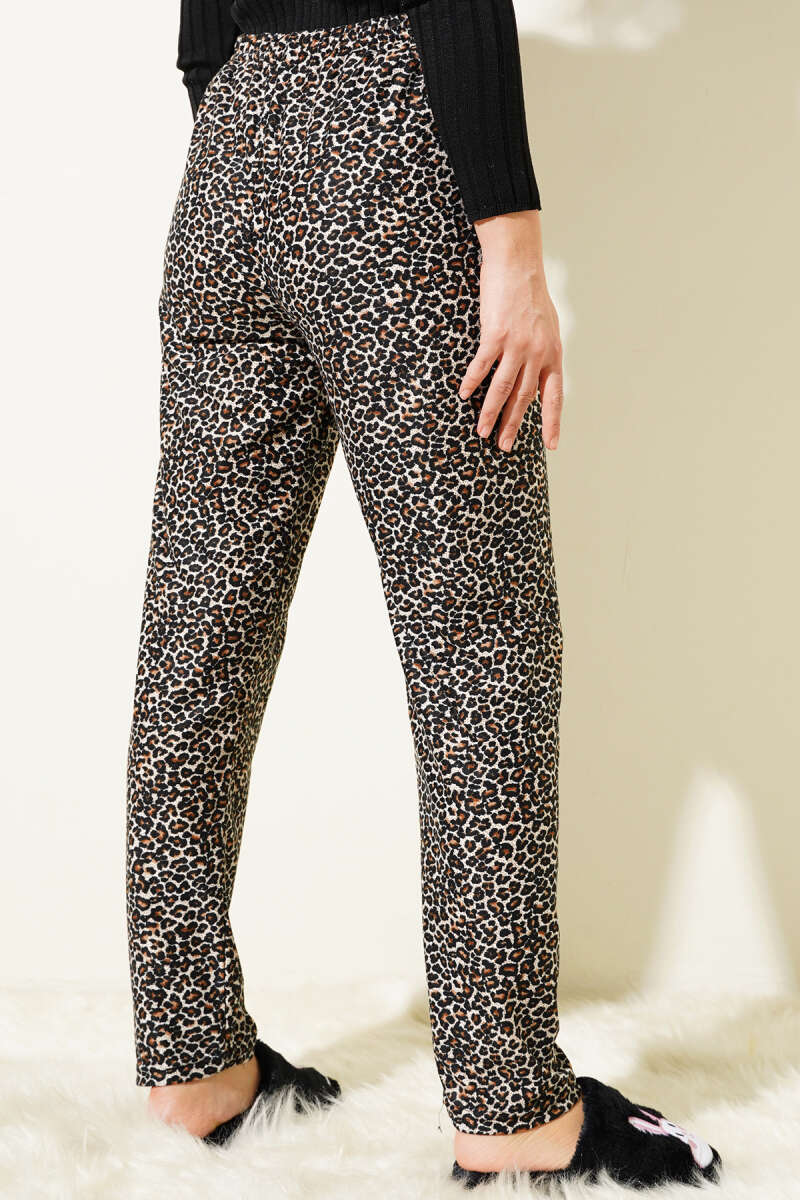 https://cdn.pazarium.com.tr/desenli-suet-pijama-alti-leopar-ekru-574963-13-B.jpg