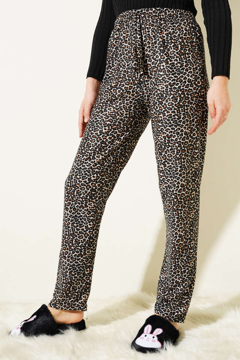 https://cdn.pazarium.com.tr/desenli-suet-pijama-alti-leopar-ekru-574964-13-B.jpg