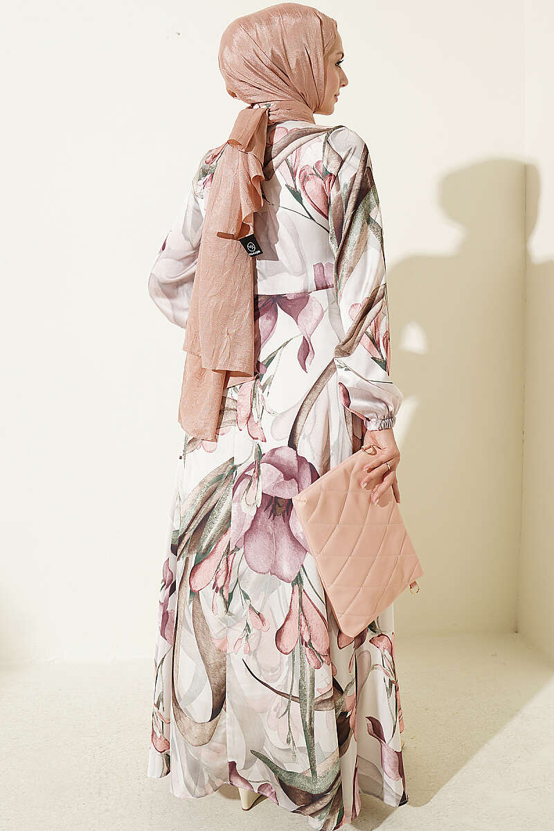 https://cdn.pazarium.com.tr/dik-yaka-cicek-desenli-saten-elbise-gul-kurusu-816455-20-B.jpg