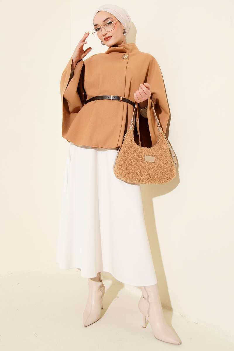 https://cdn.pazarium.com.tr/dik-yaka-gold-dugmeli-kase-panco-camel-717066-17-B.jpg