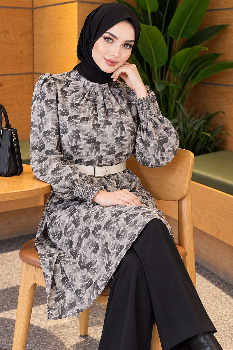 https://cdn.pazarium.com.tr/dik-yaka-karisik-desen-sifon-tunik-gri-833808-20-B.jpg