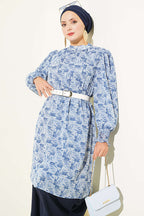 https://cdn.pazarium.com.tr/dik-yaka-karisik-desen-sifon-tunik-mavi-816041-20-B.jpg