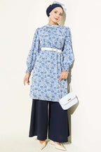 https://cdn.pazarium.com.tr/dik-yaka-karisik-desen-sifon-tunik-mavi-816042-20-B.jpg
