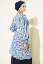 https://cdn.pazarium.com.tr/dik-yaka-karisik-desen-sifon-tunik-mavi-816043-20-B.jpg