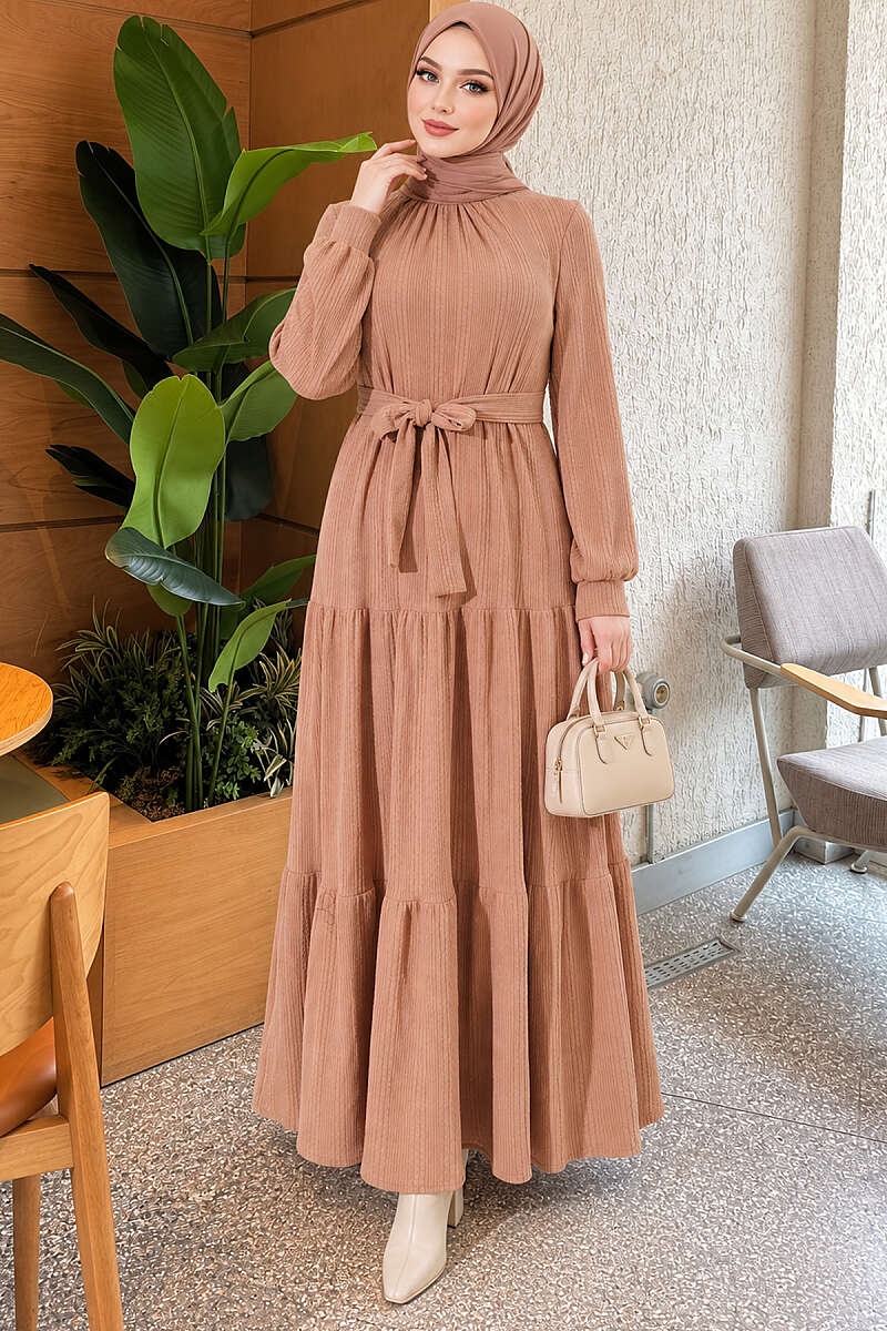 https://cdn.pazarium.com.tr/dik-yaka-kendinden-desenli-orme-elbise-camel-833311-20-B.jpg