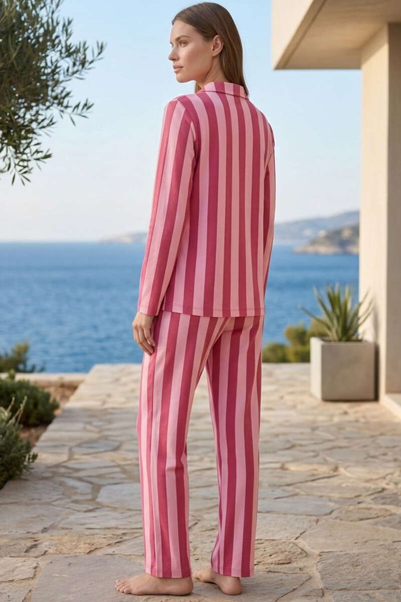 https://cdn.pazarium.com.tr/dikey-cizgili-dugmeli-kadin-pijama-takimi-pembe-840482-20-B.jpg