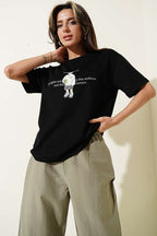 https://cdn.pazarium.com.tr/disclaimer-baskili-t-shirt-siyah-761512-18-B.jpg