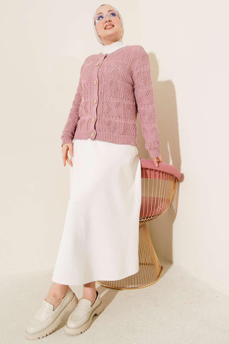 https://cdn.pazarium.com.tr/dugmeli-ajurlu-kisa-triko-hirka-magenta-737703-17-B.jpg