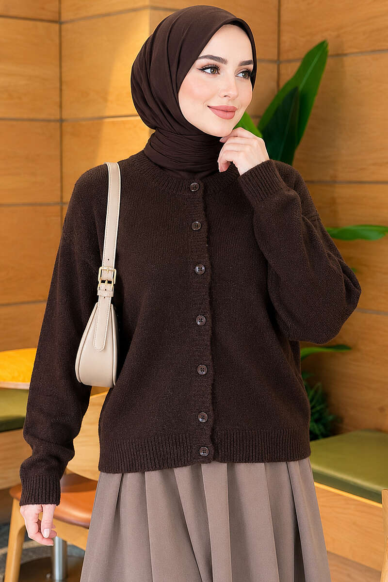 https://cdn.pazarium.com.tr/dugmeli-basic-kisa-triko-hirka-aci-kahve-838920-20-B.jpg