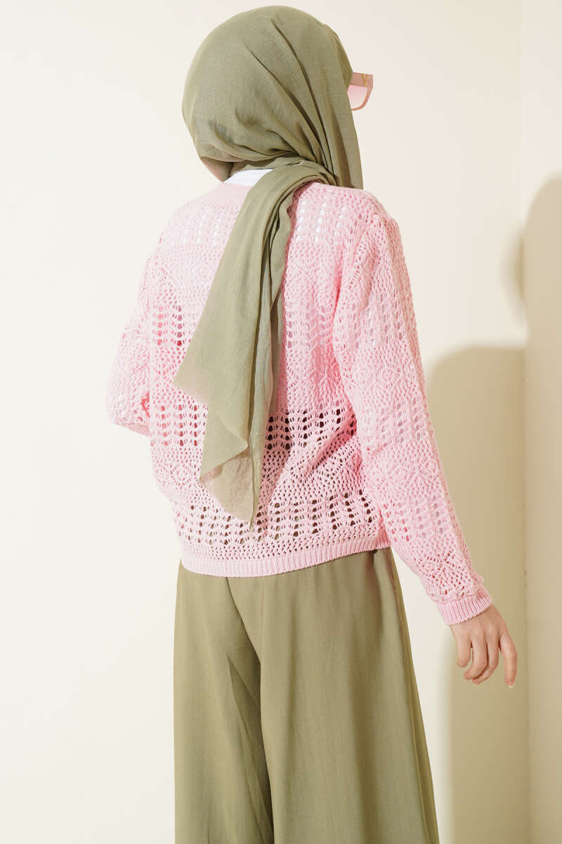 https://cdn.pazarium.com.tr/dugmeli-desenli-ajur-kisa-hirka-pembe-752898-18-B.jpg