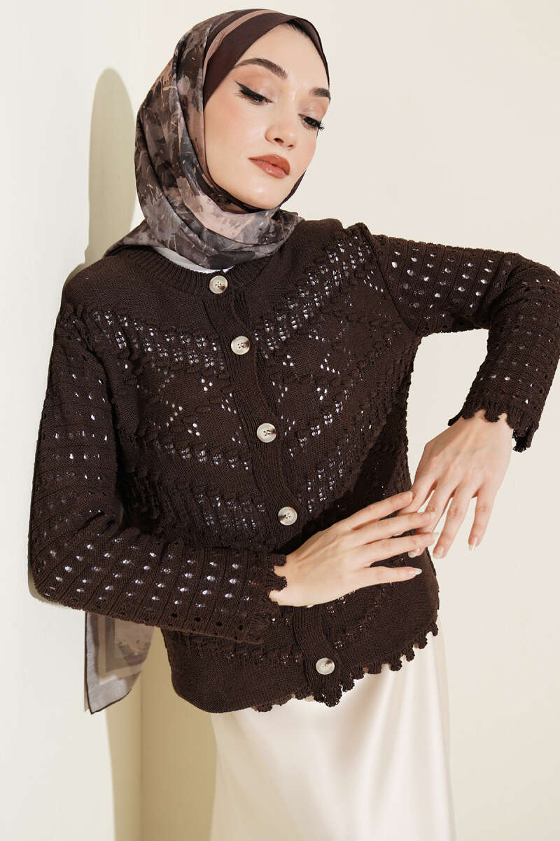 https://cdn.pazarium.com.tr/dugmeli-kabartma-detayli-kisa-ajurlu-hirka-kahve-751304-18-B.jpg