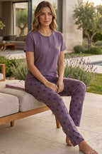 https://cdn.pazarium.com.tr/dugmeli-love-nakisli-pijama-takimi-leylak-787829-19-B.jpg