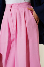 https://cdn.pazarium.com.tr/dugmeli-salas-pantolon-pembe-658676-15-B.jpg