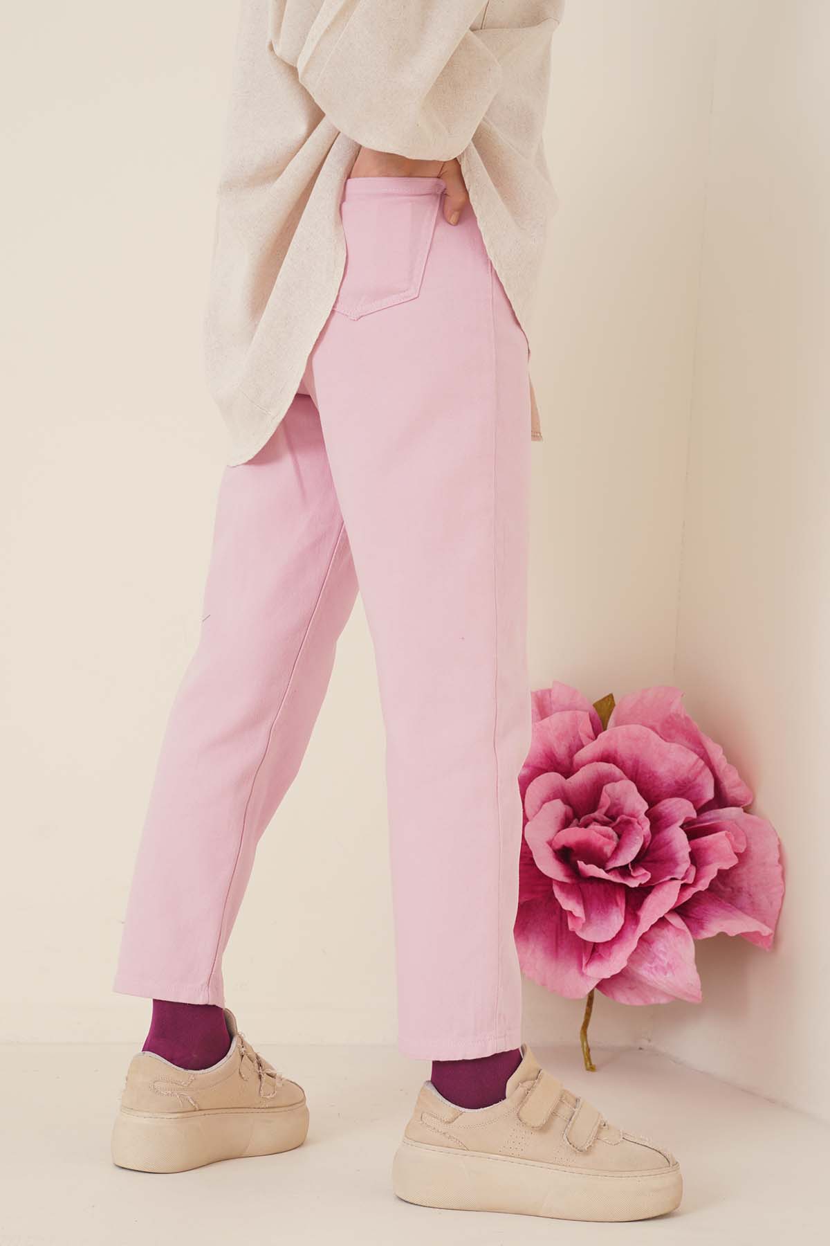 https://cdn.pazarium.com.tr/duz-boyfriend-pembe-pantolon-338447-77-B.jpg