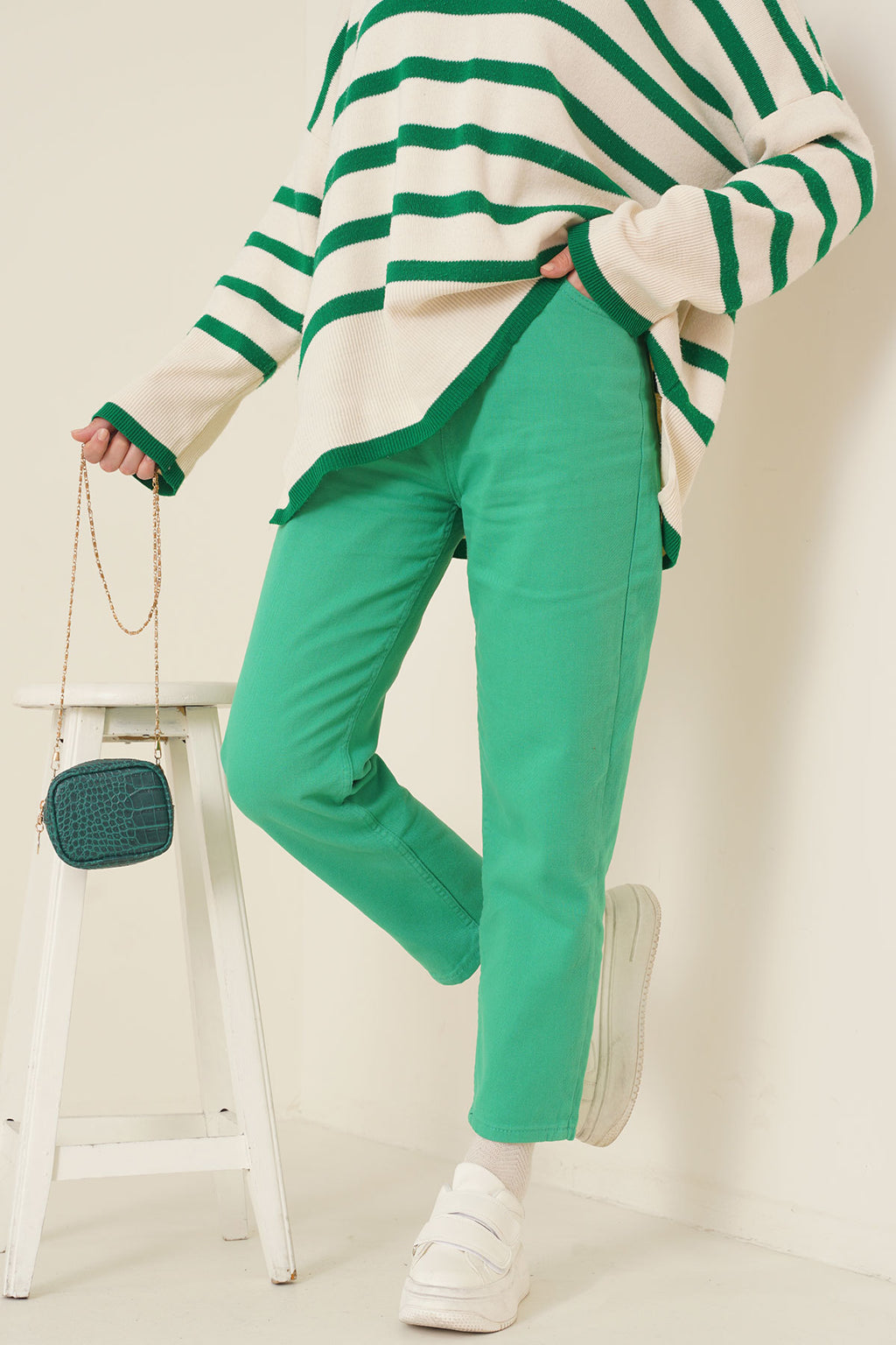 https://cdn.pazarium.com.tr/duz-boyfriend-yesil-pantolon-338137-77-B.jpg
