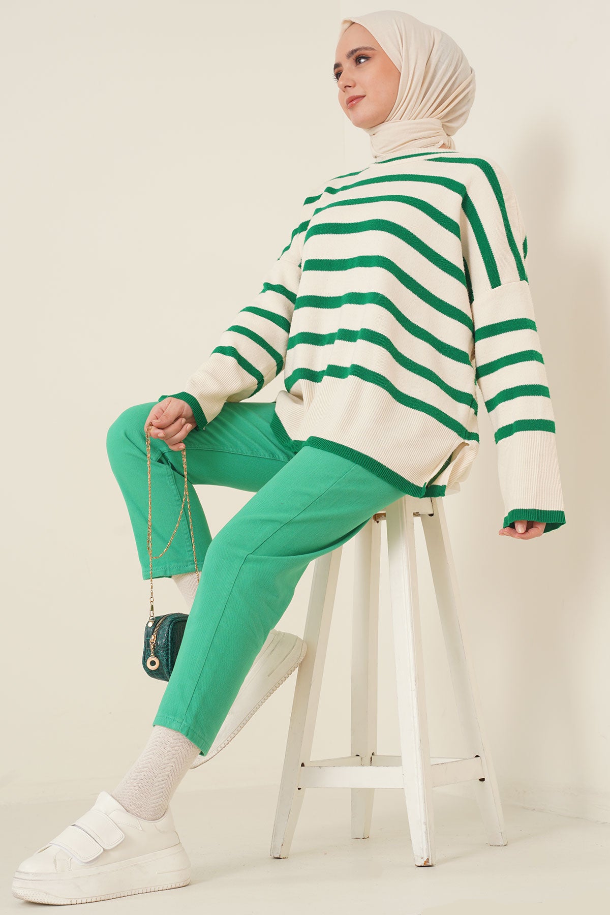 https://cdn.pazarium.com.tr/duz-boyfriend-yesil-pantolon-338138-77-B.jpg